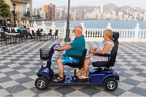 scooter-movilidad-2-plazas-pareja-mayor